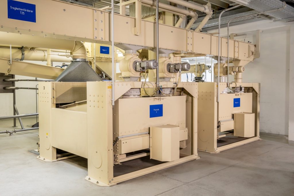 photo of flat screen machine in brewhouse
